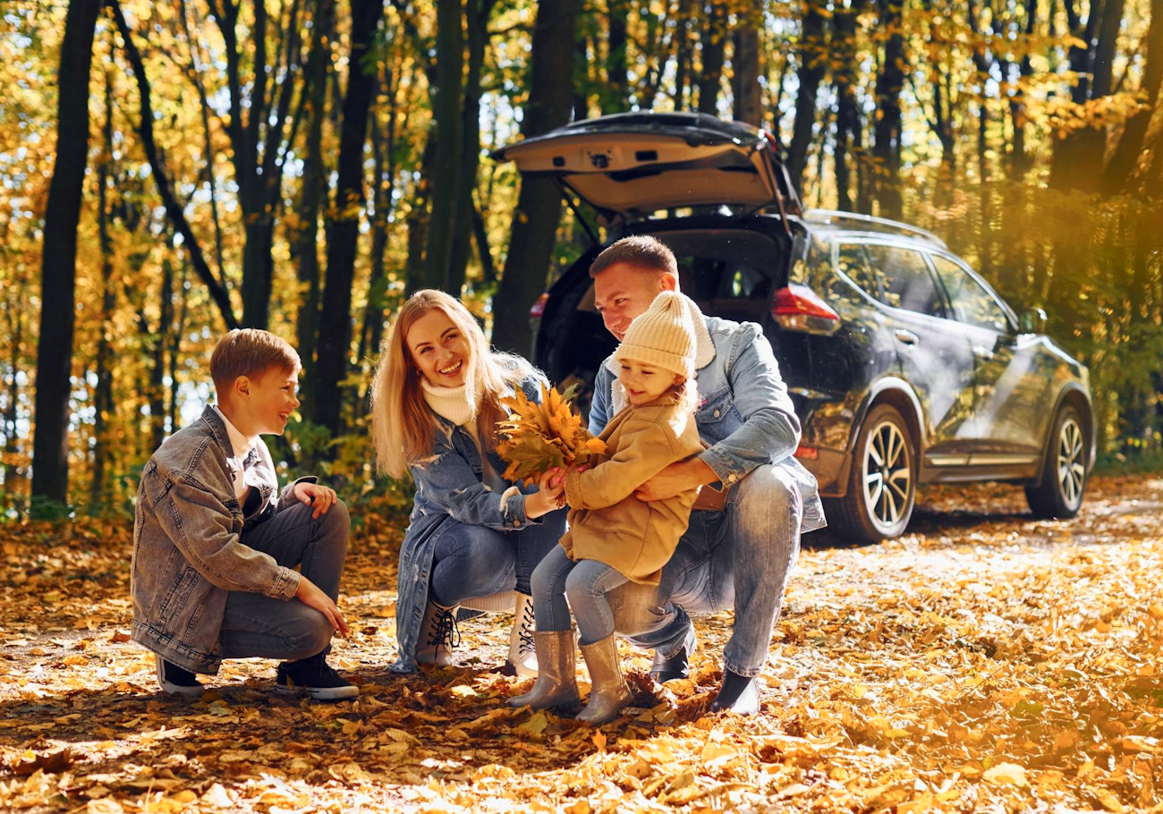 Départ en vacances à l’automne : préparez votre voiture pour un voyage serein