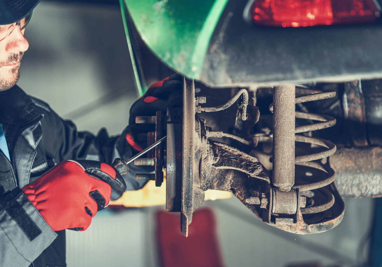 Tout savoir sur les amortisseurs : rôle, types et conseils de choix